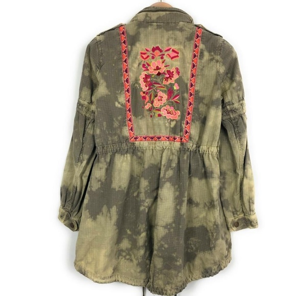 Free People Jackets & Blazers - 💕Free People Camo Festival Embroidered Anorak